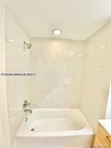 16385 Biscayne Blvd #702 — Photo 7