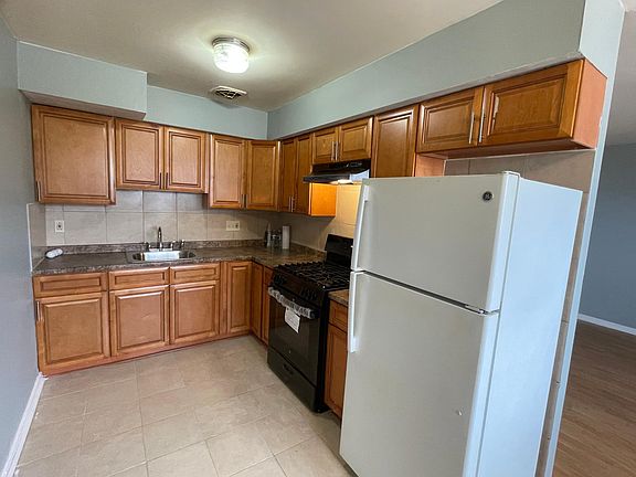 2nd image of 10011 Ferndale St Floor 2
