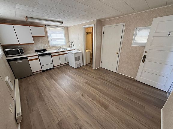5th image of 825 N Broadway Ave #3