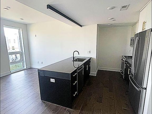 4th image of 1501 N 31st St #215
