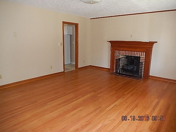 2nd image of 211 Highview Dr