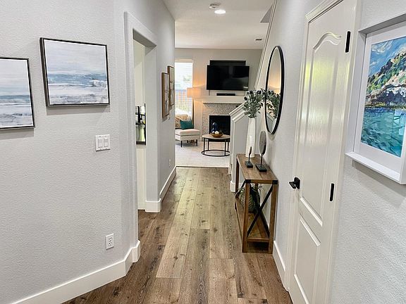 3rd image of 314 Oleander Dr