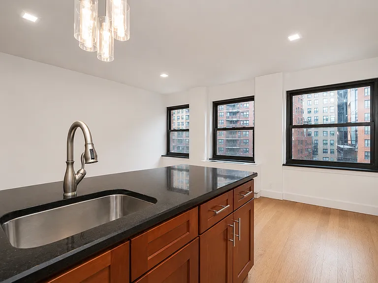 213 E 37th St #3FF — Photo 3
