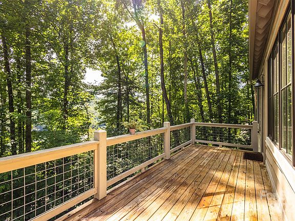 4th image of 218 Pepperbush Ln