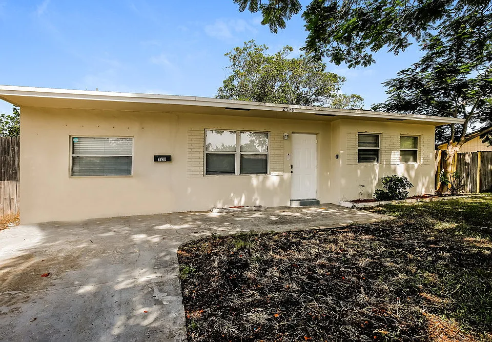 2520 NE 7th Ter