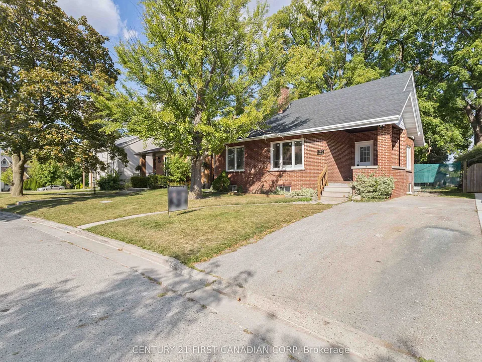122 Windsor Cres
