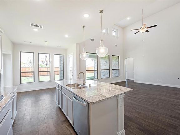 4th image of 223 Dominion Dr