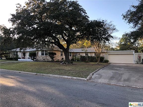 3rd image of 710 W Brackenridge St