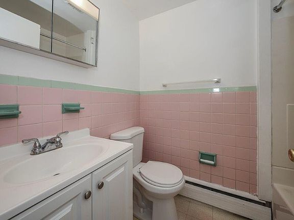3rd image of 309 W Poplar St #A