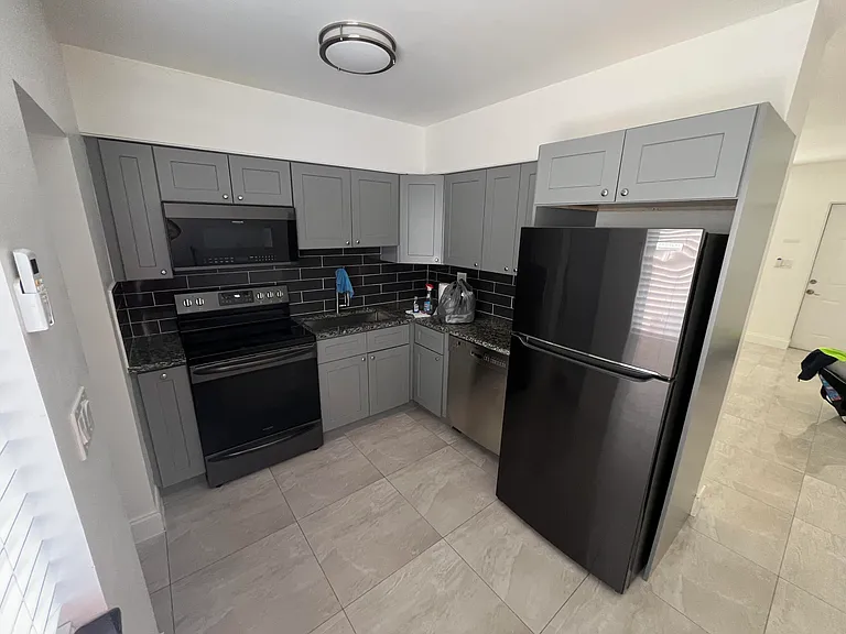 1019 SE 3rd St #3 — Photo 10