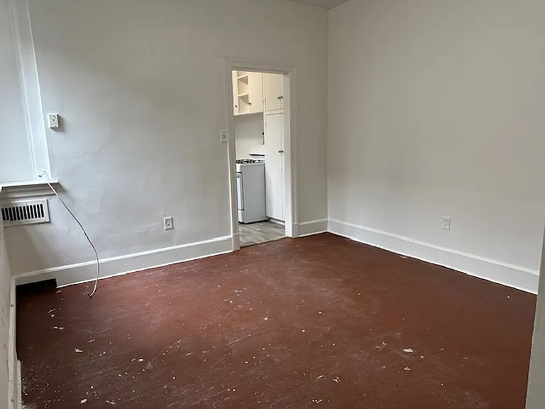 410-412 S George St #2R — Photo 6