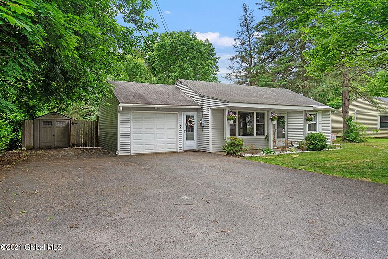 2nd image of 637 Duanesburg Road