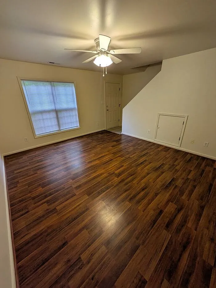 2 bed, 2.5 bath, 1025 sqft, $1,145 — Photo 2