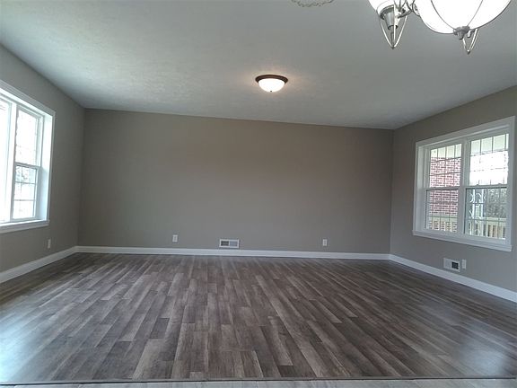 2nd image of 527 Warren Ave
