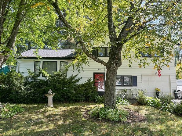 2 Cedar Ln