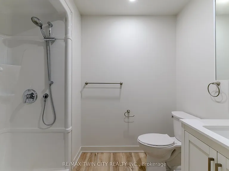 152 N Park St #201 — Photo 14