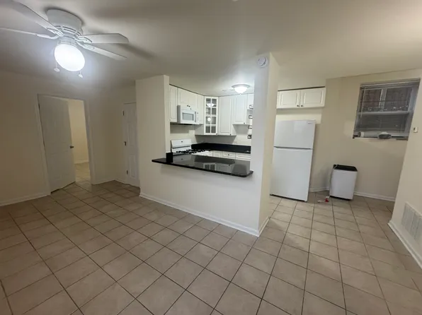 3400 W Barry Ave #G, Chicago, IL 60618