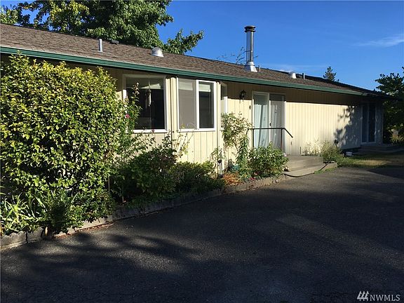 3rd image of 3585 Sarann Ave E