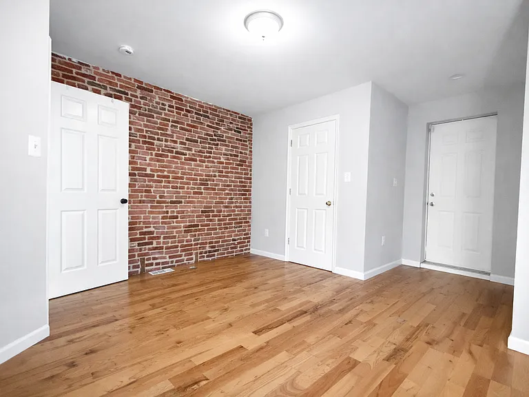 3201 E Fairmount Ave — Photo 10
