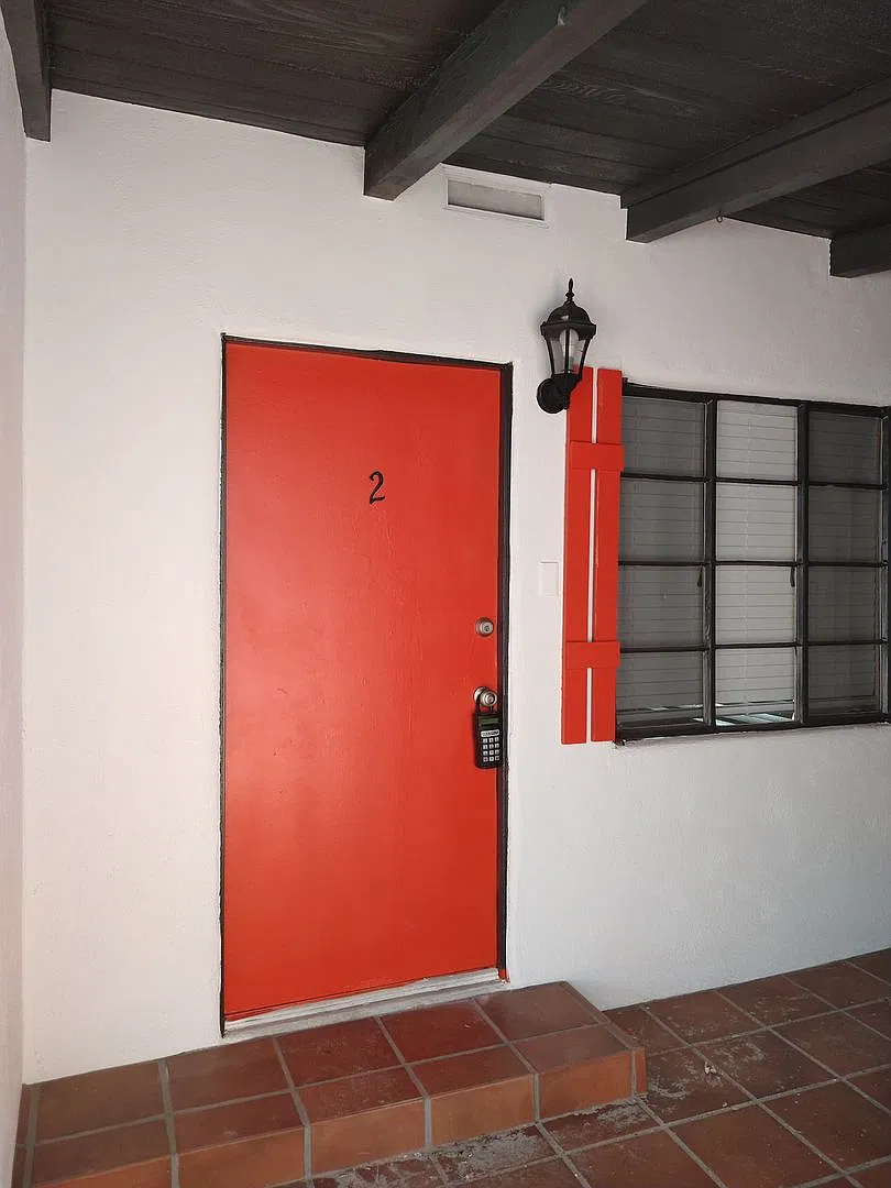 225 W. Vista Chino — Photo 2