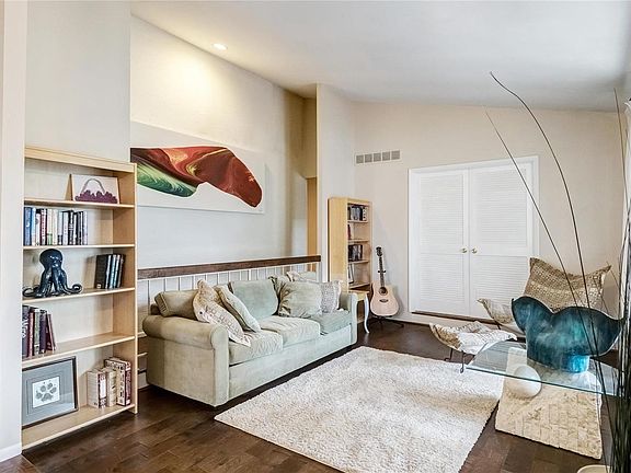 4th image of 12151 Foxpoint Dr