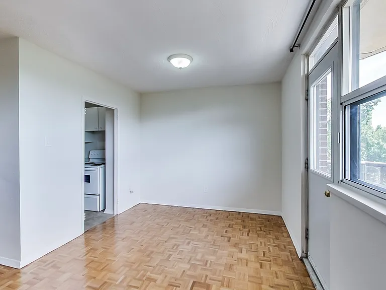 32 Clayland Dr — Photo 7