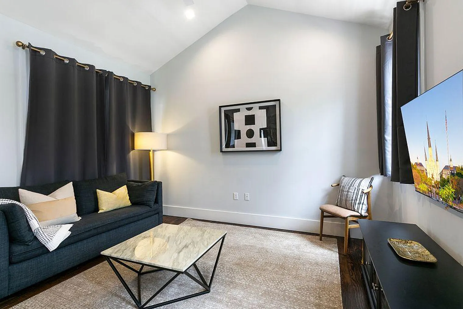 2 bed, 2.0 bath, 753 sqft, $4,946 — Photo 4