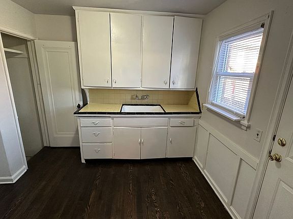4th image of 1409 Vinton St APT 6