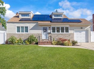 4 Lime Ct, West Babylon, NY 11704