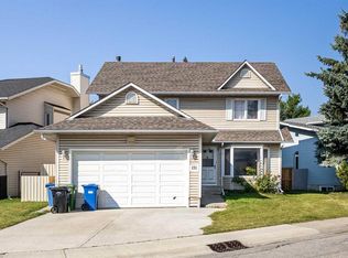 132 E Scenic Cove Cir NW, Calgary, AB T3L 1M9