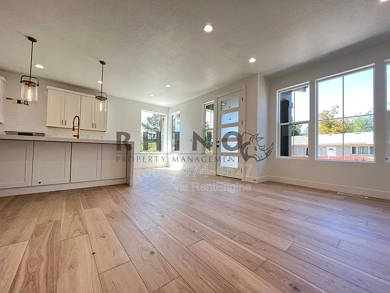4634 S Locust Hills Ct — Photo 18