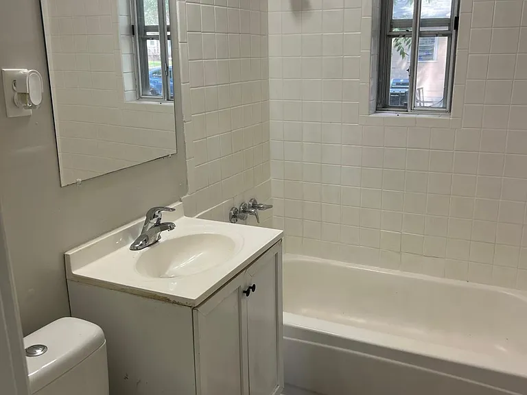 2292 Redwood Ave — Photo 9