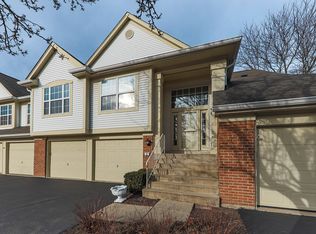 30W034 Mayfair Ct #D, Warrenville, IL 60555