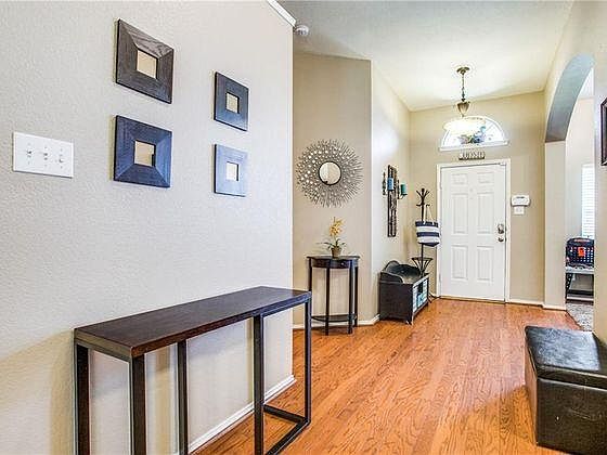 4th image of 1528 Autumnmist Dr