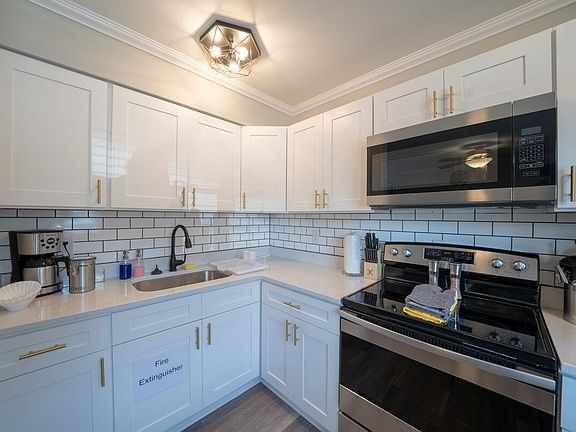 4th image of 3510 Pleasant Ave #4