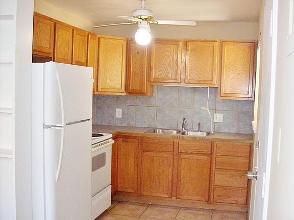 2nd image of 3740 Elm St