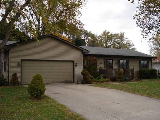 1st image of 1561 Spruce Ave