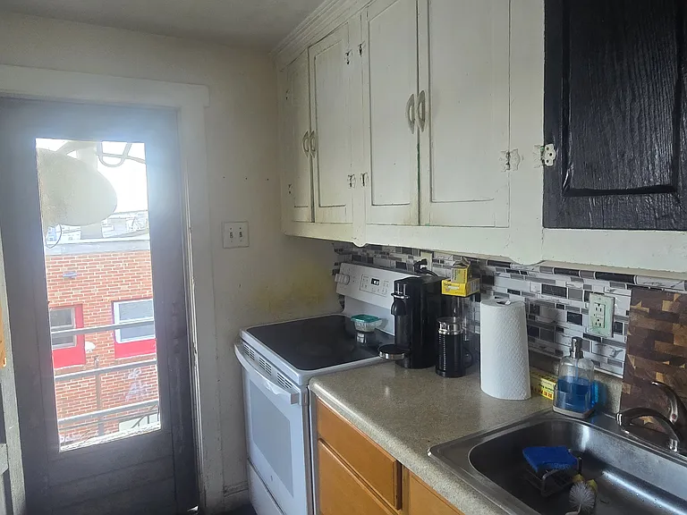 150 W Douglass St #2R — Photo 6