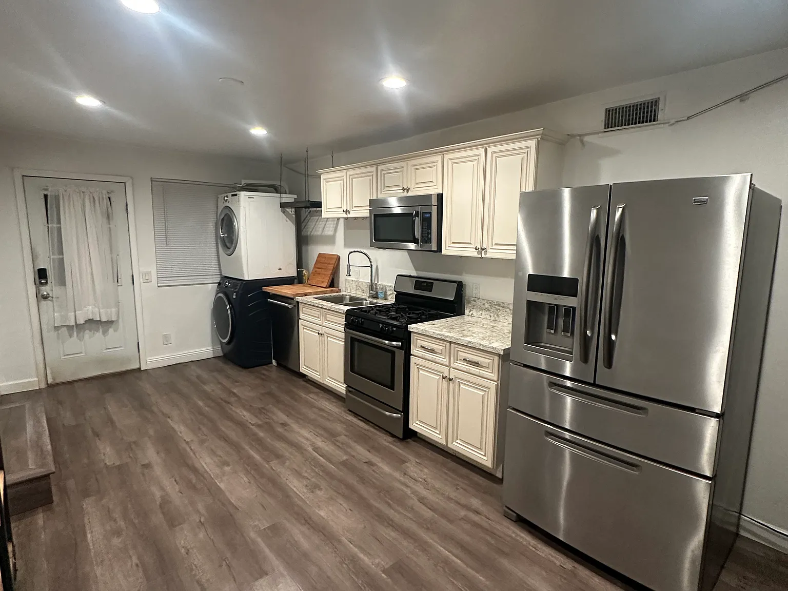 1 bed, 1169 sqft, $2,300 — Photo 1