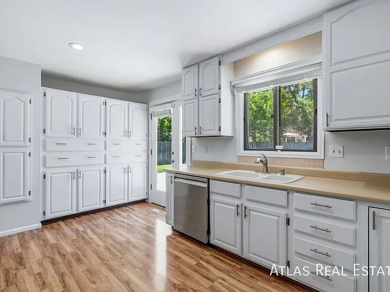3243 Pepperwood Ln — Photo 8