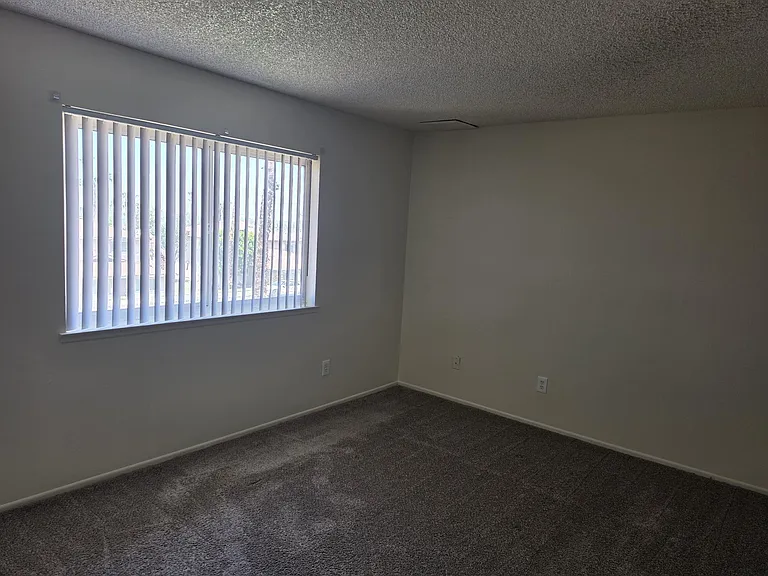 72721 Willow St — Photo 10