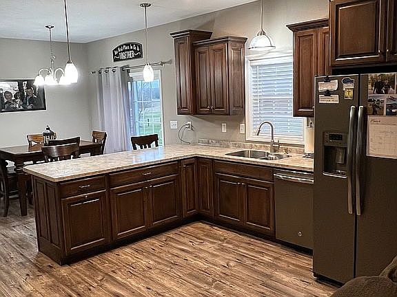 3rd image of 5935 Sandpit Rd