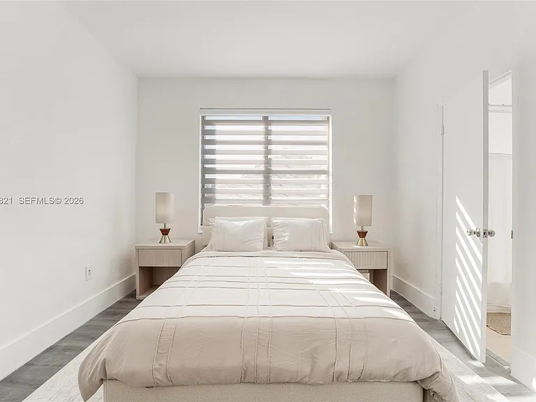 301 SW 10th Ave #1 — Photo 2