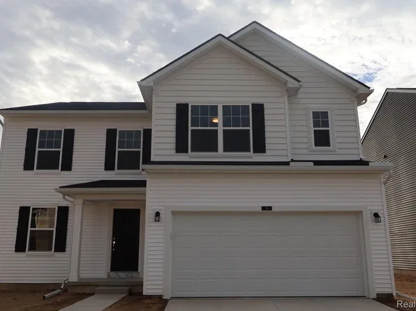 381 Edge Brook Dr, Holly, MI 48442