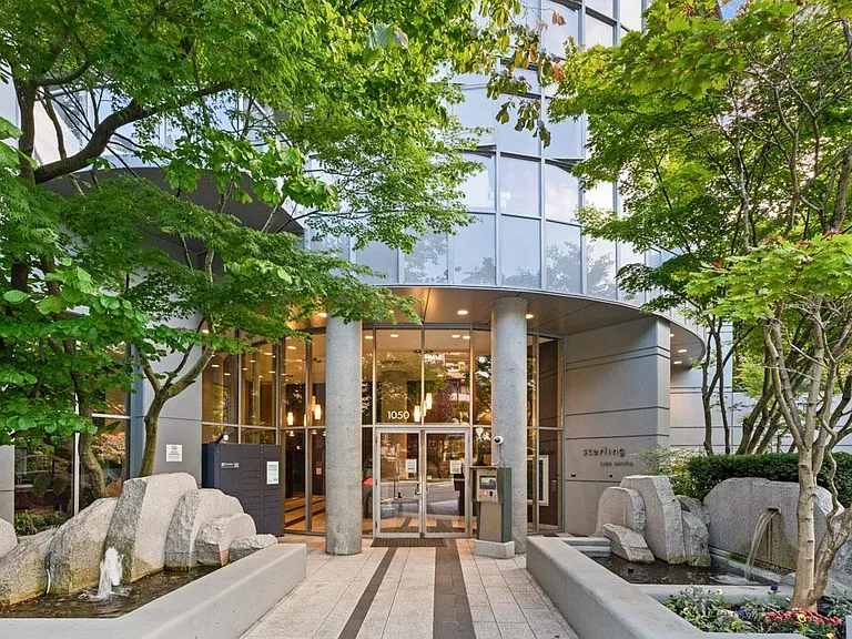 1050 Smithe St #1205 — Photo 24