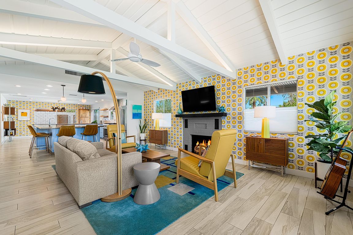 next background image