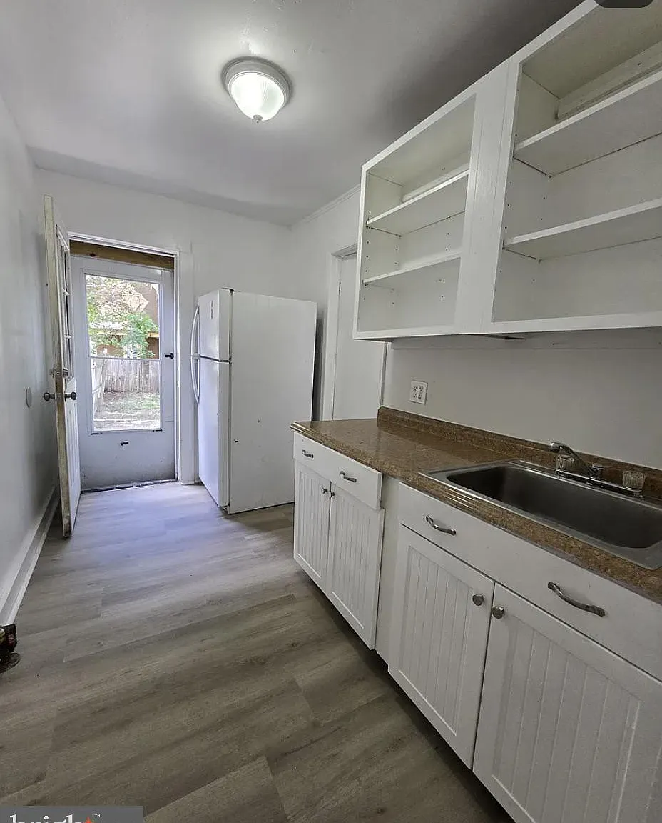 3 bed, 1.0 bath, 1768 sqft, $1,995 — Photo 4