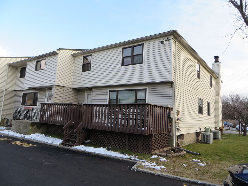 1st image of 441 Willow Road East 1