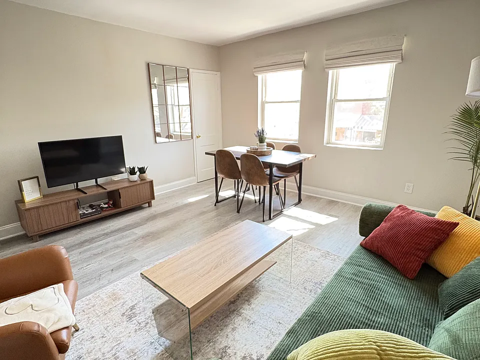 1520-1524 Queen St NE #1522-1