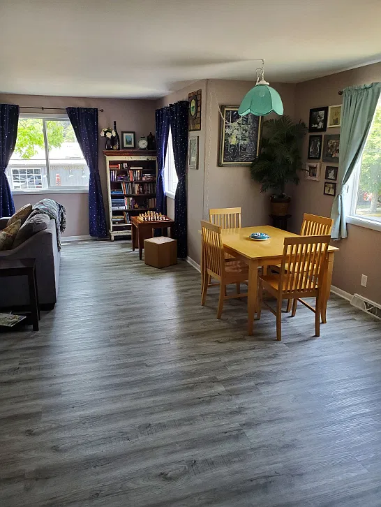 2 bed, 920 sqft, $1,200 — Photo 2